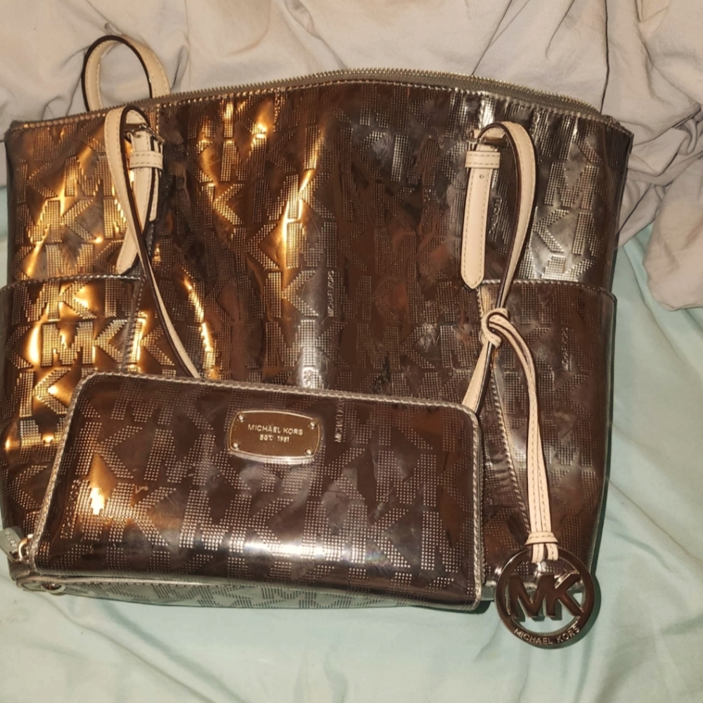 Michael kors purse with matching wallet